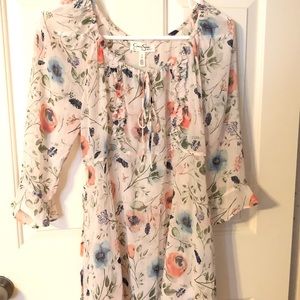 Jessica Simpson sheer maternity top